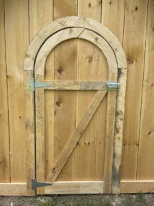 Round top shed door with hardware