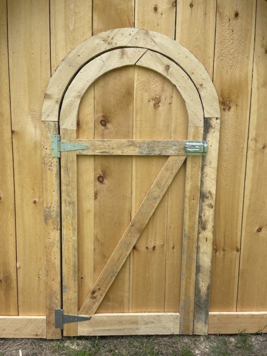 Round top shed door with hardware