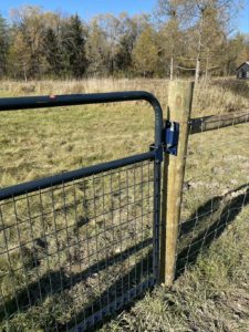 Easy open gate latch for pasture fence