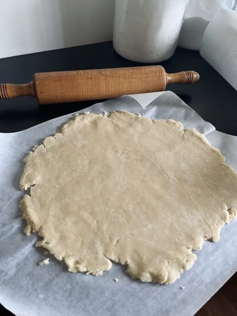Greaseproof Paper rolled to cover dough - 111440