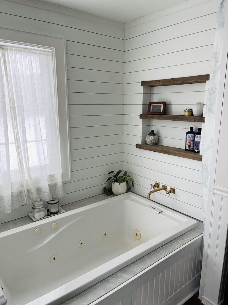 Finsihed bath tub with recessed wall shelves