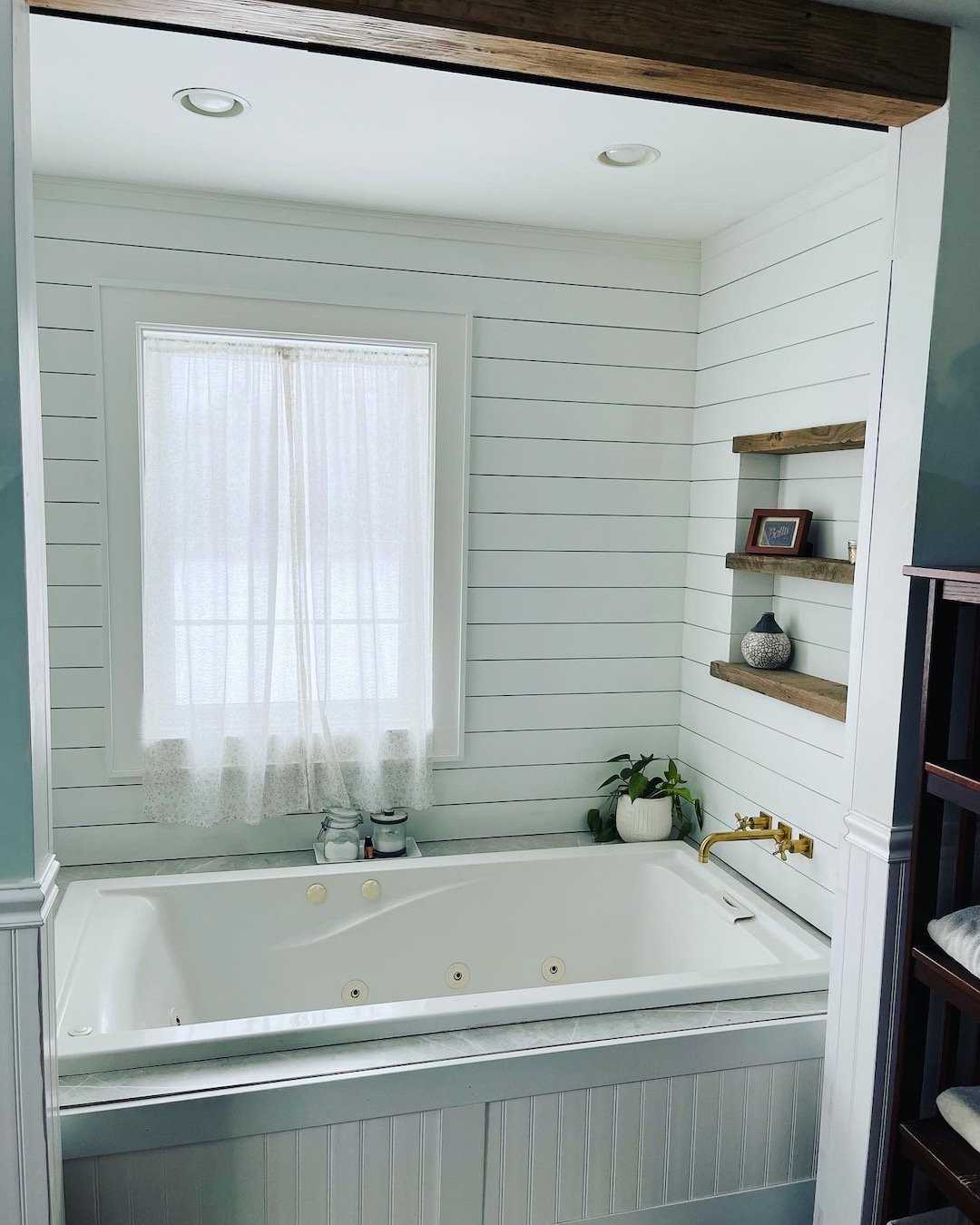 Bathtub Nook Shelving Design Ideas