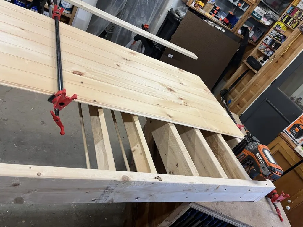 Clamping beadboard onto rolling shelves back